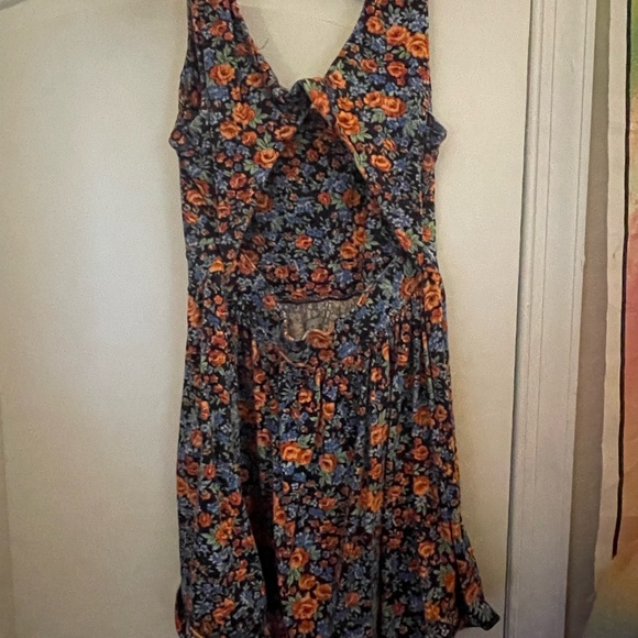 Forever 21 Floral Mini Dress - Picture 5 of 5